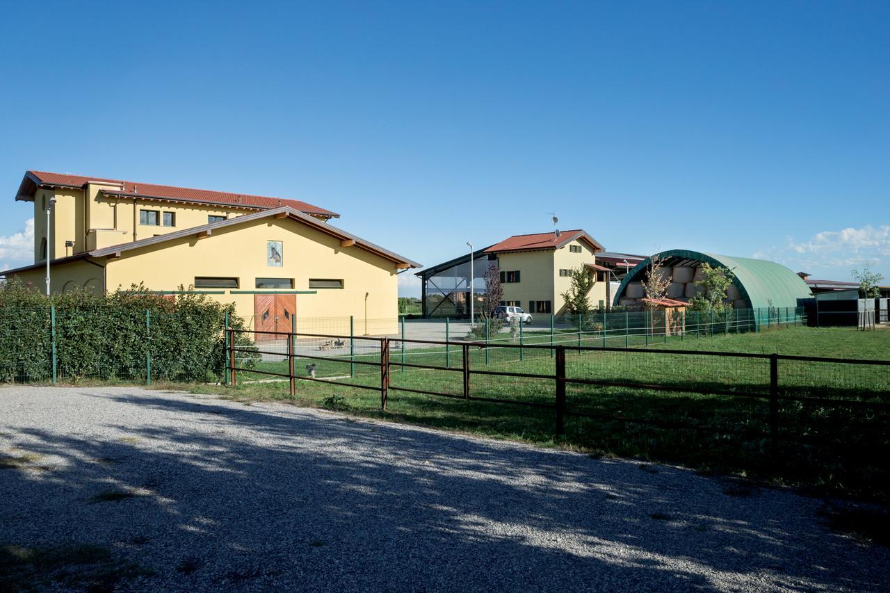 Agriturismo Camisi Qh Cambiago Exteriér fotografie